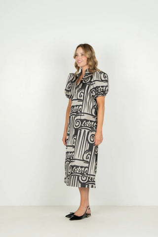 FA26-AUG-HamptonDress-Roma-Side.webp